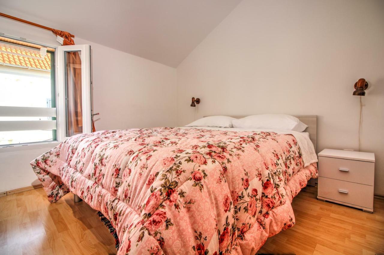 Apartmani Toni Poce Primošten المظهر الخارجي الصورة